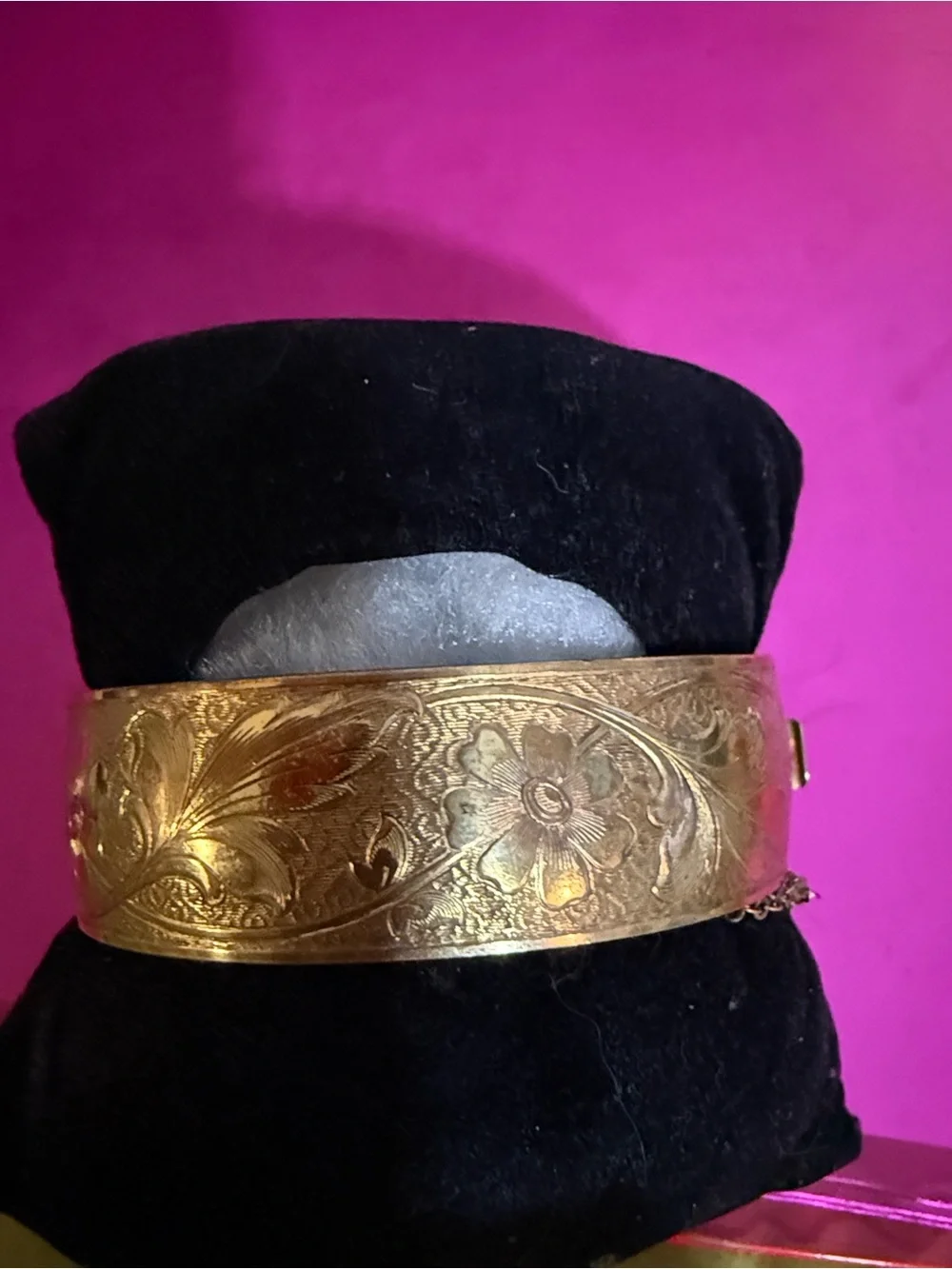 N/A elegant gold